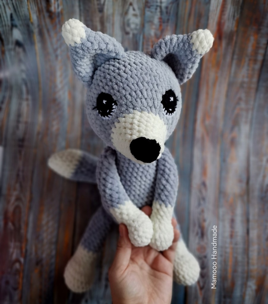 wilk ręcznie robiony na szydełku rękodzieło handmade