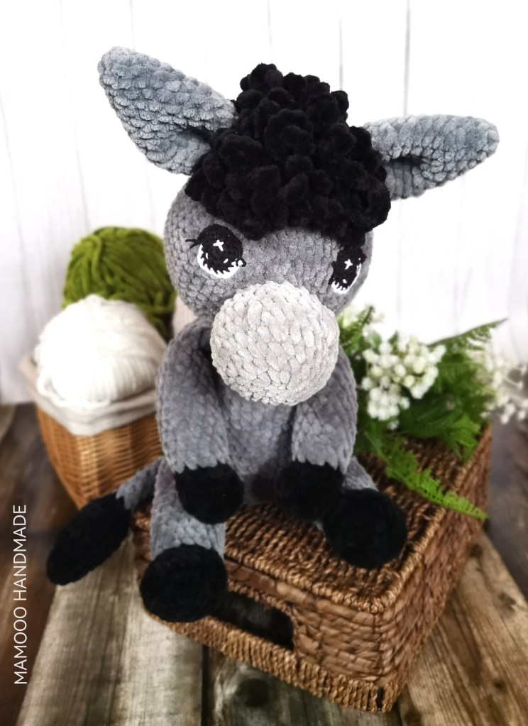 osiołek na szydelku ręcznie robiony