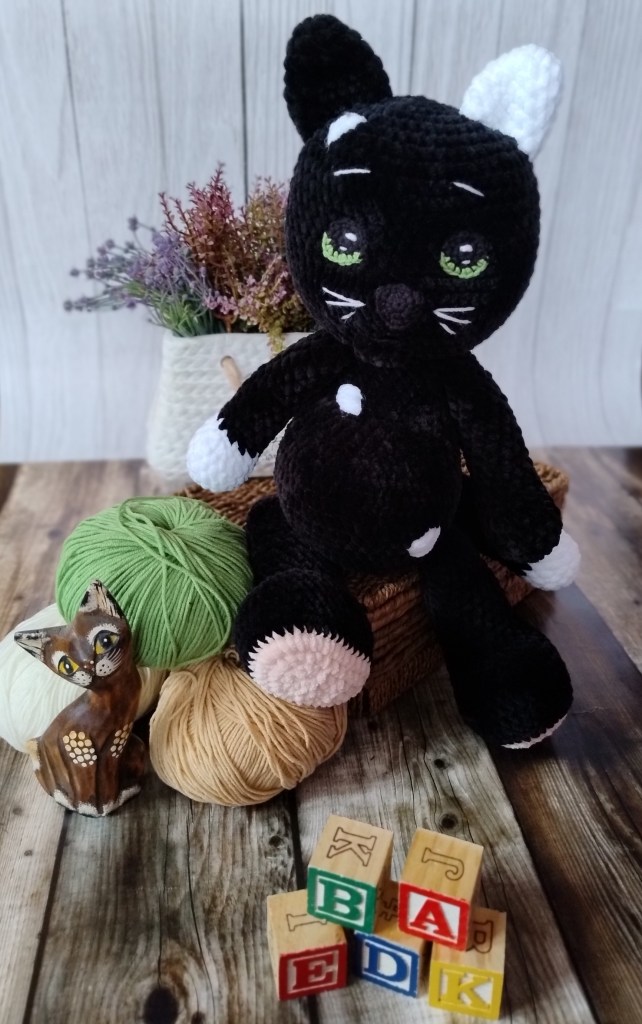 Kot Filemon czarny jak Bonifacy rękodzieło maskotka